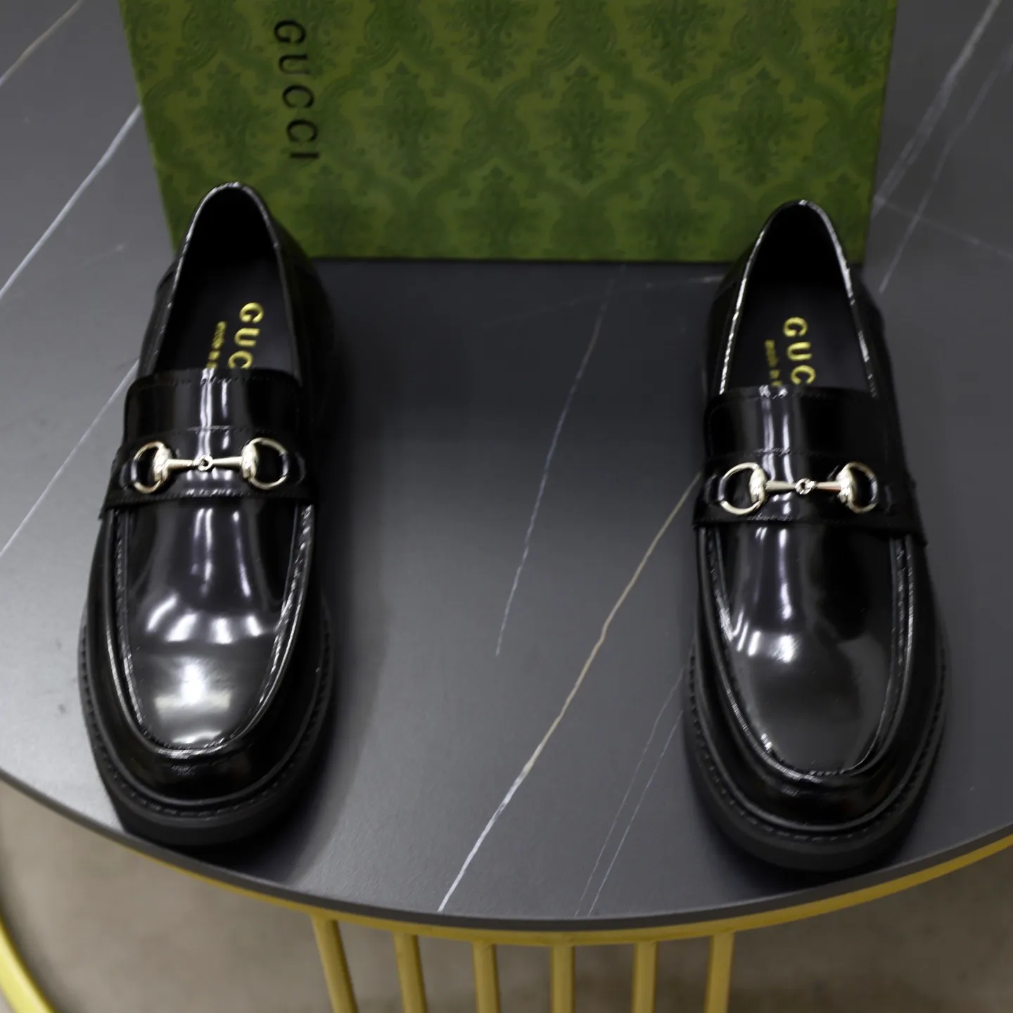 Ex-factory price: 540💰🙅‍♂️🙅‍♂️🙅‍♂️ Brand: GUCCI Standard code: Men's code 38-44 (45 can be customized) Grade: Same style as the official website Original order quality Material: Original cowhide surface Comfortable cowhide lining Original outsole Style category: Men's fashionable casual leather shoes Distinguished big-name luxury elements Top luxury Color: actual picture color